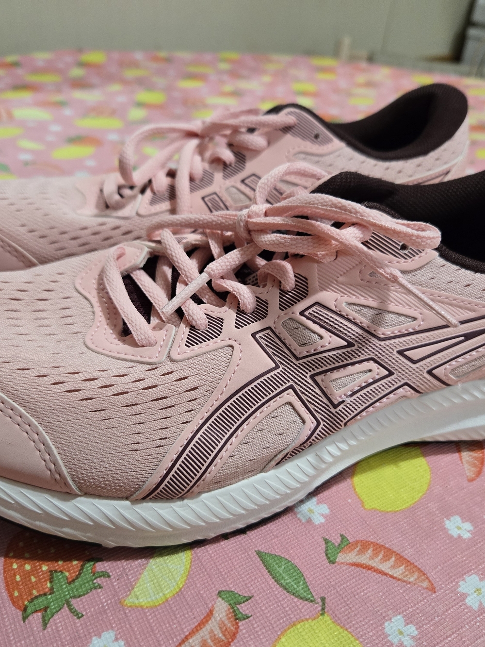 Women's Asics Gel Contend 8 Size 8.5